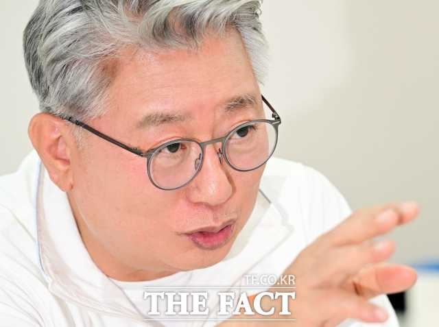 조응천 개혁신당 경기도지사 후보는 양향자 국민의힘 후보와의 단일화 가능성을 재차 일축했다. 사진은 조 후보가 28일 경기 남양주시 박윤옥 시의원 후보 선거사무소에서 <더팩트>와 인터뷰하는 모습. /이새롬 기자