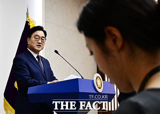 우원식 국회의장이 28일 오전 서울 여의도 국회에서 열린 퇴임기자회견에서 모두발언을 하고 있다. /국회=배정한 기자