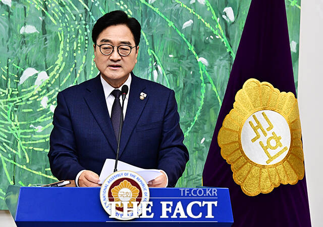 우원식 국회의장이 28일 오전 서울 여의도 국회에서 열린 퇴임기자회견에서 모두발언을 하고 있다. /국회=배정한 기자