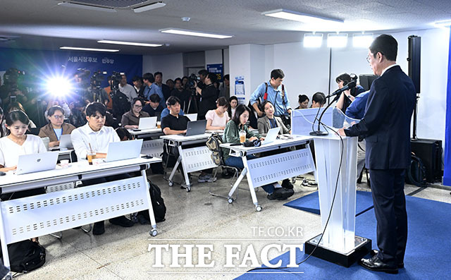 정원오 더불어민주당 서울시장 후보가 28일 오전 서울 중구 선거사무실에서 기자간담회를 열고 발언하고 있다. /서예원 기자