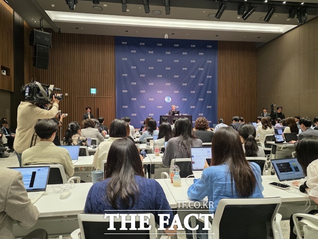 28일 오전 금융통화위원회 통화정책방향 회의 후 기자간담회가 이어졌다. /이선영 기자