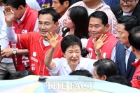  '10년 만에 재회' 원주서 김진태 지원 나선 박근혜 전 대통령 [TF포착]
