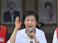  청운각 찾아 인사말하는 박근혜 전 대통령 [포토]