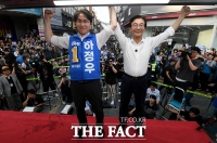  '부산 무적함대' 합동유세 나선 전재수-하정우 [TF사진관]
