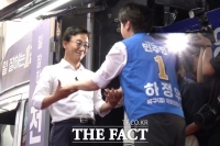  [현장FACT] 한동훈과 한 블록 거리... 전재수·하정우, 본진서 합동 유세로 '맞불' (영상)