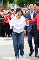  환한 미소로 원주 방문한 박근혜 전 대통령 [포토]