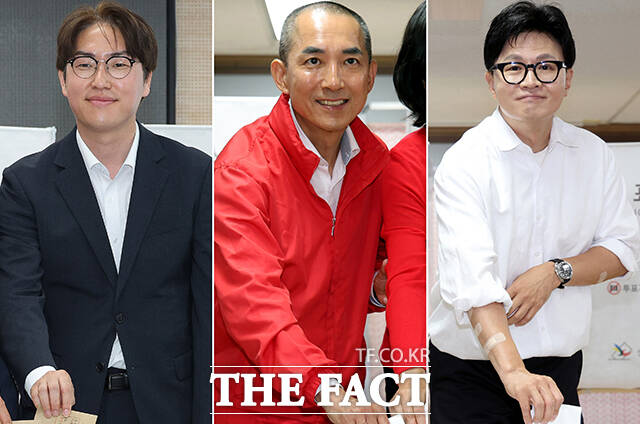 사전투표 첫 날이었던 29일 오전 하정우, 박민식, 한동훈(왼쪽부터) 후보가 사전투표소를 찾아 투표하고 있다. /박상민 기자