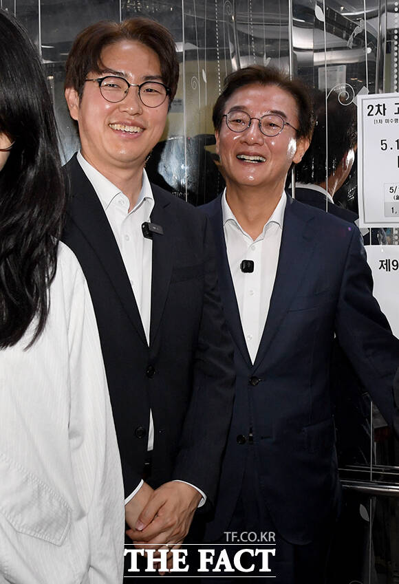 사전투표 첫 날인 29일 오전 하정우, 박민식, 한동훈(왼쪽부터) 부산 북구갑 국회의원 후보가 사전투표소를 찾아 투표하고 있다. /부산=박상민 기자