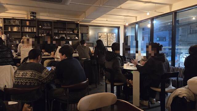 변채원 씨는 국가에서 지원하는 청년창업대출을 통해 카페를 창업할 수 있었다. 하지만 변 씨는 이 정보를 알게 된 것은 순전히 우연이었다고 밝혔다. 사진은 변 씨가 현재 서울 용산에서 운영 중인 카페 모습이다./본인제공