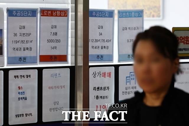 부동산 업계는 분양가 상승 배경으로 지속되는 건설공사비 상승을 지목한다. 글로벌 공급망 불안에 따른 원자재 가격 상승과 인건비 인상이 겹치면서 공사비 부담이 커졌고 이는 분양가 인상으로 이어지고 있다는 분석이다. /뉴시스