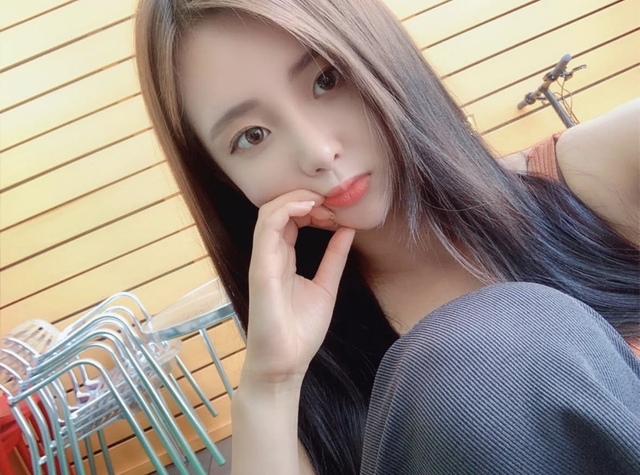 변채원 씨는 여러 기획사에서 9년 간 연습생 생활을 했지만 데뷔의 꿈을 이루지 못했다. 이후 생업을 위해 카페를 오픈 했고 현재는 성공한 사장님으로 자리 잡았다. /본인제공
