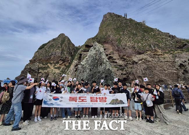 28일 경남 창녕군 청소년수련관 소속 청소년 40명이 독도에 입도앴다. /독자 제공