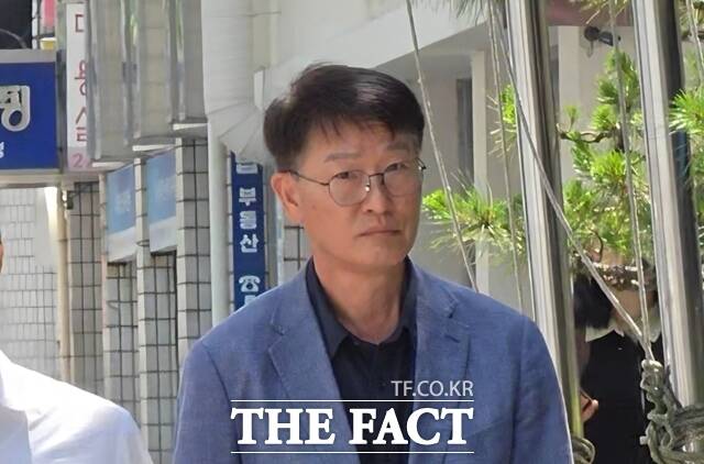 이영팔 전 소방청 차장이 29일 오후 경기 과천시 종합특검 사무실에 출석하고 있다. /김해인 기자