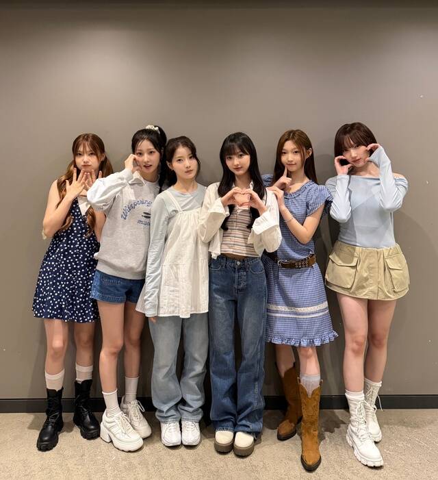 그룹 유스피어의 채나 다온 서유 시안 로아 소이(왼쪽부터)가 6월 17일 첫 번째 미니앨범 BITE DISTRICT를 발표한다./MW엔터테인먼트