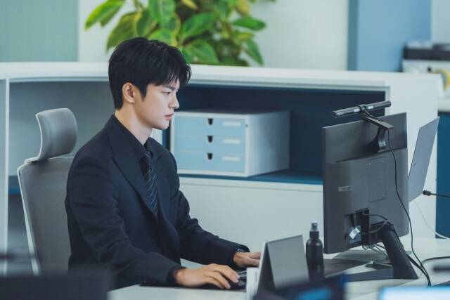 서인국이 출연하는 '내일도 출근!'은 6월 22일 첫 방송한다. /tvN