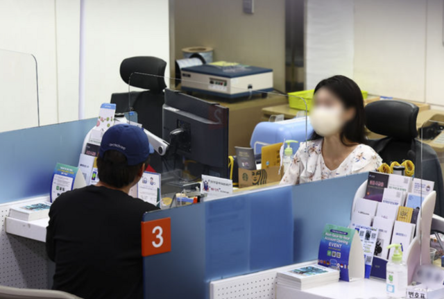 지난해 10월 대규모 신용사면이 이뤄지면서 2금융권을 중심으로 건전성 우려가 커졌지만, 여전히 대출 시장에는 냉기류가 이어지고 있다. /뉴시스