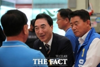  박수현 충남도지사 후보, 서천특화시장 찾아 