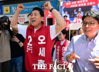  오세훈, 창동 찾아 지지 호소하며 '강북 발전' 약속 [TF사진관]