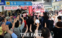  오세훈 창동역 유세...환호하는 시민들 [포토]
