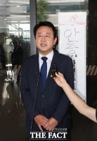  사전투표 마친 김용남 평택을 국회의원 후보 [포토]