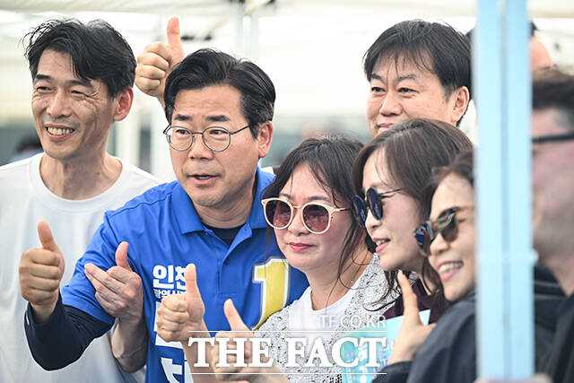 이날 헥터 비자레알 한국GM 사장을 만난 박찬대 인천시장 후보는 헥터 비자레알 사장에게 안정적인 고용과 사업 유지 등을 당부했다.