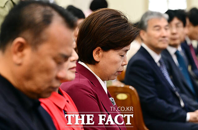 양향자 국민의힘 경기도지사 후보가 주일인 31일 오전 경기 수원시 팔달구 수원제일교회를 찾아 찬송가를 따라 부르고 있다. /수원=임영무 기자