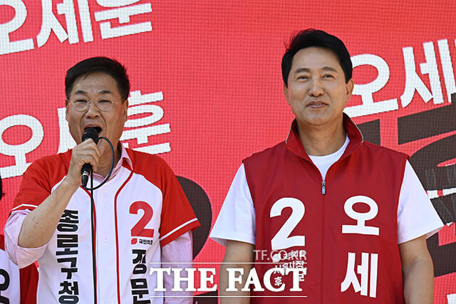 정문헌 국민의힘 서울 종로구청장 후보와 오세훈 후보, 최재형 당협위원장(왼쪽부터)이 지지를 호소하고 있다.