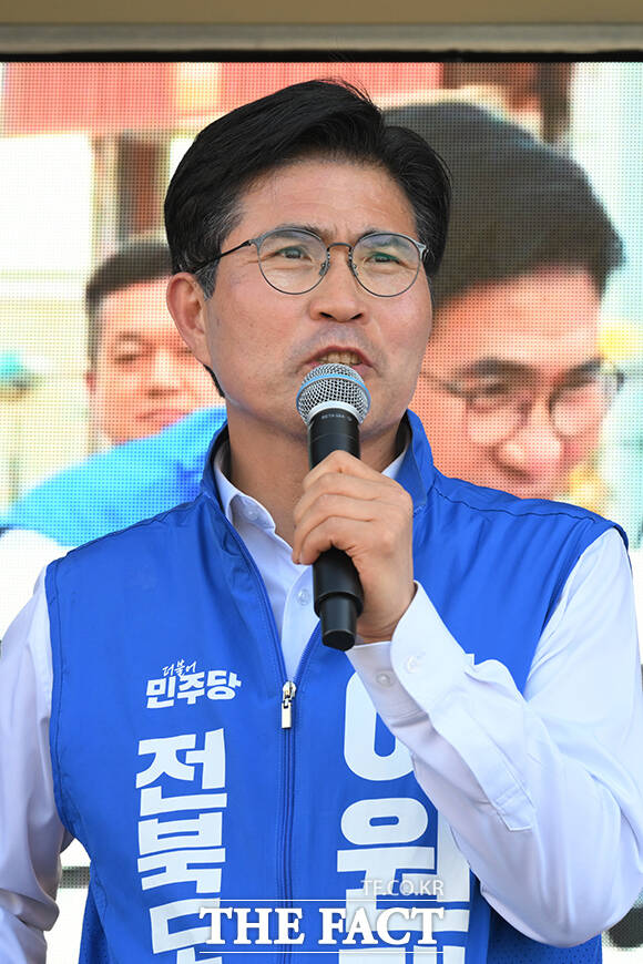 이 후보가 지지를 호소하고 있다.