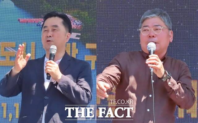 김종민 국회의원(왼쪽)과 이기성 전 청양군의장이 31일 정산장 집중유세에서 김돈곤 군수에 대한 지지 연설을 하고 있다. /김형중 기자