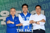  '호남과 제주의 공동성장'...손 맞잡은 민형배·이원택·위성곤 [TF사진관]
