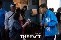  '72시간 논스톱 민생행보'…김관영 후보, 군산 어판장서 어민들과 소통
