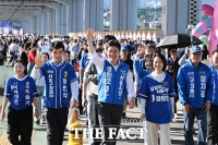  '차 없는 잠수교 뚜벅뚜벅 축제' 시민들과 만난 정원오 [TF사진관]