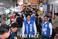  모래내시장 방문한 이원택 민주당 전북지사 후보 [TF사진관]