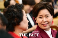  교인과 대화 나누는 양향자 국민의힘 경기도지사 후보 [포토]