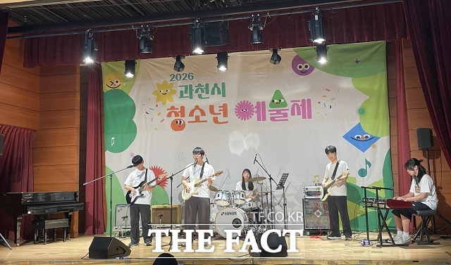 과천시 청소년예술제 고등부 밴드 공연 모습. /과천시