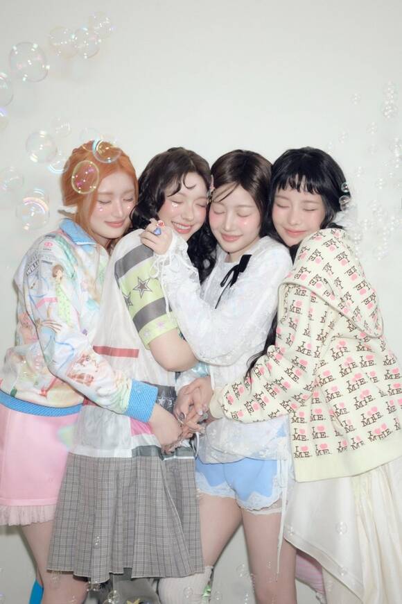 그룹 피프티피프티의 아테나 문샤넬 예원 키나(왼쪽부터) 1일 오후 6시 네 번째 미니앨범 'Imperfect-I'mperfect'를 발매한다./어트랙트