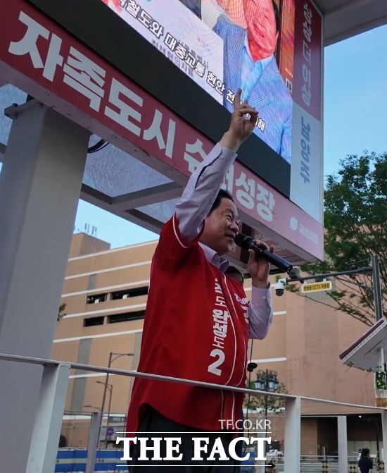 주광덕 국민의힘 남양주시장 후보가 지난달 31일 오후 별내역 힐스테이트 인근에서 별내 대혁신 청사진 공약을 밝히고 있다. /주광덕 후보 캠프
