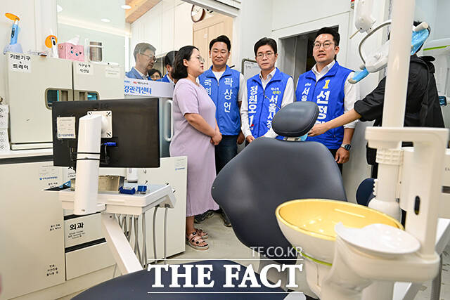 우리동네구강관리센터 방문한 정 후보.