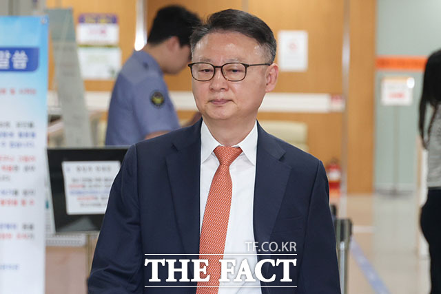주가조작 혐의를 받는 구세현 전 웰바이오텍 대표가 1일 오전 서울 서초구 서울중앙지방법원에서 열린 공판에 출석하고 있다. /서예원 기자