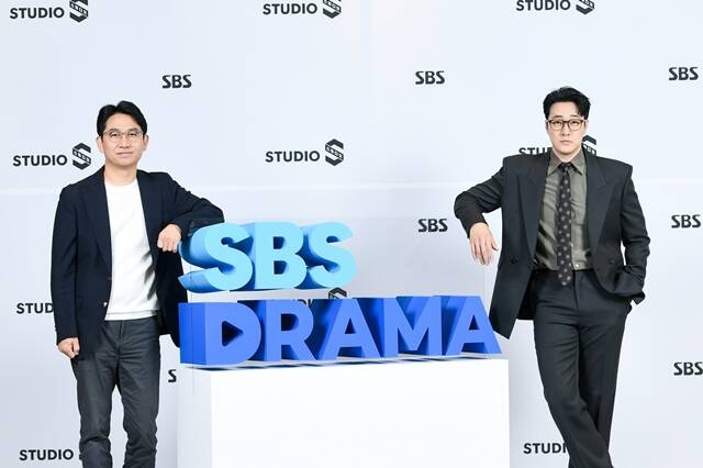 이승영 감독(왼쪽)과 배우 소지섭이 SBS 금토드라마 '김부장'으로 6월 안방극장에 출격한다. /SBS