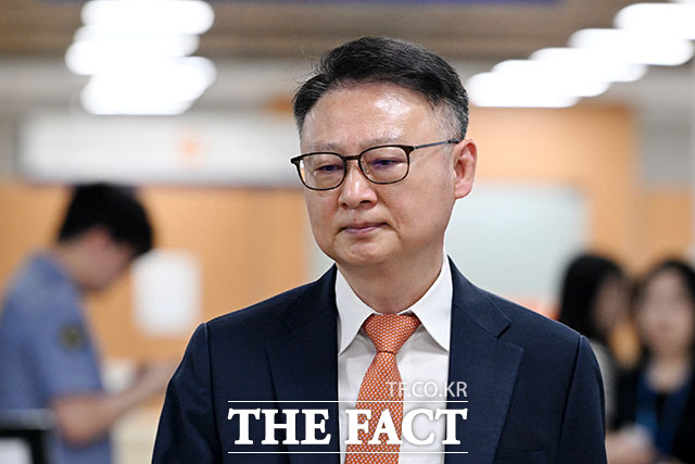주가조작 혐의를 받는 구세현 전 웰바이오텍 대표가 1일 오전 서울 서초구 서울중앙지방법원에서 열린 공판에 출석하고 있다. /서예원 기자