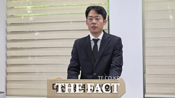 강희린 개혁신당 대전시장 후보가 2일 대전시의회 기자실에서 기자회견을 갖고 대시민 호소문을 발표하고 있다. /정예준 기자
