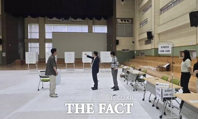 세종시가 2일 제9회 전국동시지방선거 투표소를 점검하고 있다. /세종시