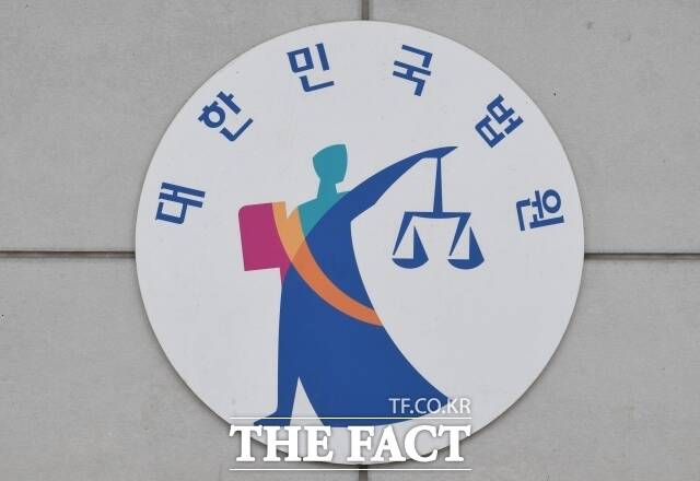 법무법인 바른이 효성가(家) 차남 조현문 전 효성그룹 부사장을 상대로 제기한 43억원 규모 약정금 소송이 조 전 부사장 측의 문서 제출 명령 신청 기각에 대한 즉시 항고로 인해 중단됐다. /더팩트 DB
