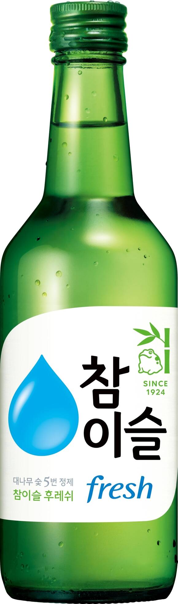 하이트진로는 참이슬 후레쉬의 주질 리뉴얼을 단행한다고 2일 밝혔다. 알코올 도수를 기존 16도에서 15.7도로 조정된다. /하이트진로