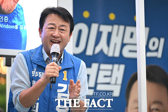 지지 호소하는 김용남.