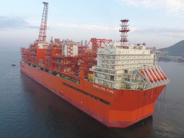 삼성중공업이 건조한 대형 부유식 액화천연가스 생산설비(FLNG). /삼성중공업