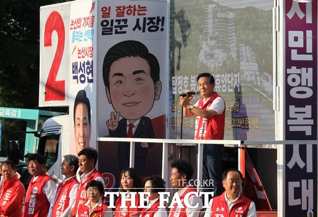 백성현 국민의힘 논산시장 후보가 2일 논산시 백제병원 사거리에서 마지막 집중유세를 하고 있다. /백성현 후보 캠프