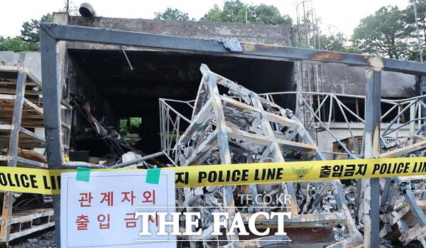 한화에어로스페이스 대전공장에서 발생한 폭발 사고로 노동자 5명이 숨지면서 중대재해처벌법 적용 여부에 관심이 쏠리고 있다. /뉴시스