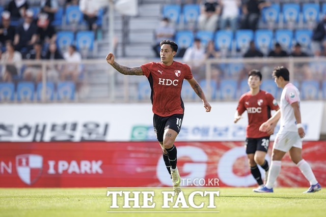 ‘하나은행 K리그2 2026’ 14라운드 최우수선수(MVP)로 선정된 부산 가브리엘./K리그